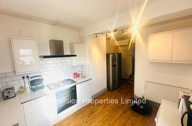 Ebberston Terrace, Hyde Park, Leeds - Image 3