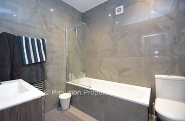 Hessle Place, Hyde Park, Leeds - Image 3