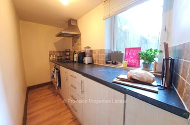 Moorland Avenue, Hyde Park, Leeds - Image 3