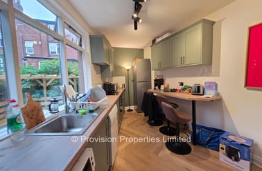 Manor Drive, Hyde Park, Leeds - Image 2