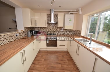 Raven Road, Hyde Park, Leeds - Image 2