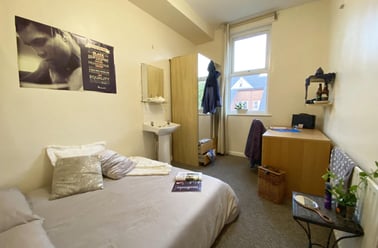 Ash Grove, Hyde Park, Leeds - Image 3