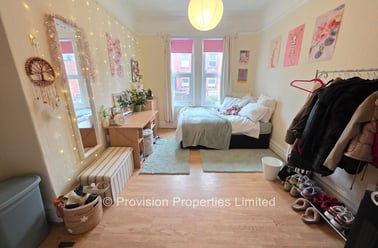 Brudenell Avenue, Hyde Park, Leeds - Image 2