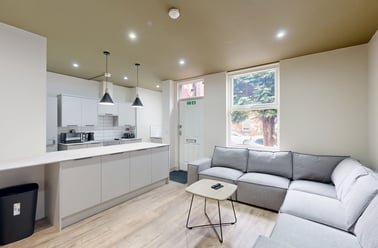 Royal Park Terrace, Hyde Park, Leeds - Image 2