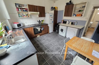 Harold Terrace, Burley, Leeds - Image 2