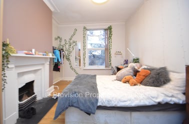 Ash Grove, Hyde Park, Leeds - Image 2