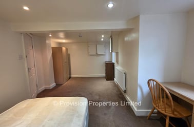 Graham Grove, Burley, Leeds - Image 2