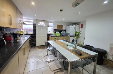 Cardigan Lane, Burley, Leeds - Image 3