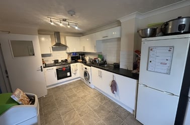 Saxton Close, Beeston, Beeston, Nottingham - Image 2