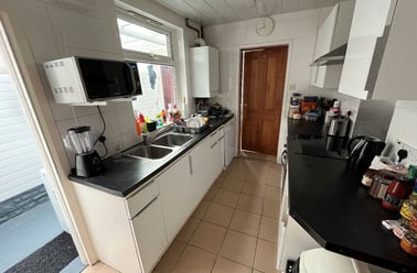 Warwards Lane, Selly Oak, Selly Park, Birmingham - Image 2