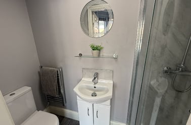 Alberta Terrace (Room6), Sherwood Rise, Forest Fields, Nottingham - Image 3