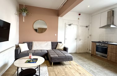 A Peveril Street (Room 4), Arboretum, Radford, Nottingham - Image 2