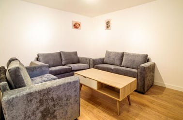 Queens Road (Room 1), Beeston, Beeston, Nottingham - Image 2