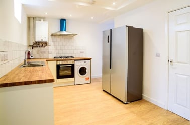 Queens Road (Room 1), Beeston, Beeston, Nottingham - Image 3