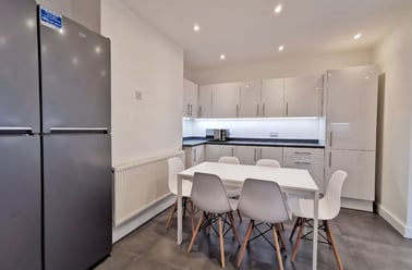 Lower Road - Room 4, Beeston, Lenton Abbey, Nottingham - Image 2