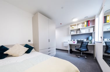 Village Premium (Large Ensuite room), Student Village, University Campus, Staffordshire University, Stoke - Image 2