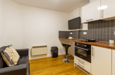 Large Silver Plus 2 Bed Room, The Glasshouse, Union Road, City Centre, Nottingham - Image 3