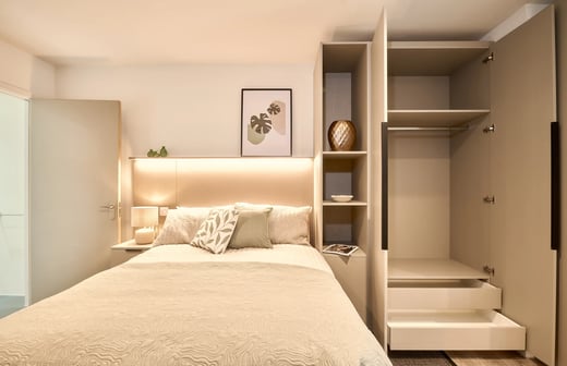 Platinum Studio (Floors 17 - 25)