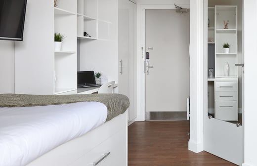 Penthouse Studio