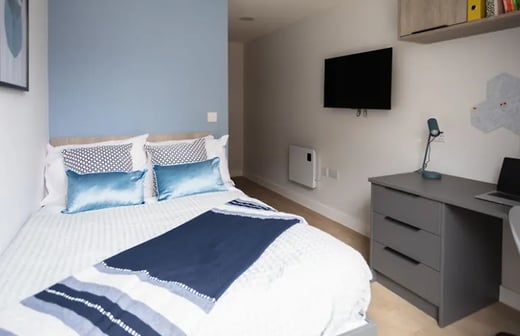 Large En-Suite