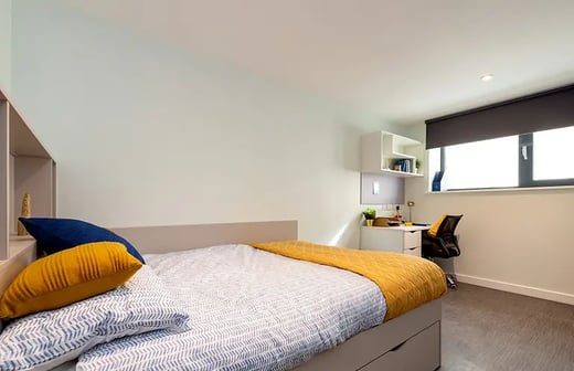 8-Bed Medium Ensuite (Superior View)