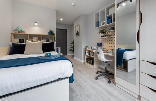 6 Bed Premium En Suite