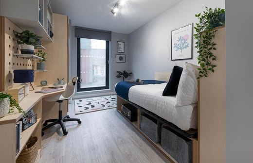 5 Bed Premium En Suite