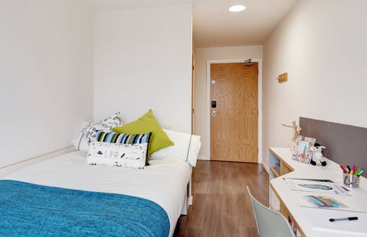 Bronze En Suite