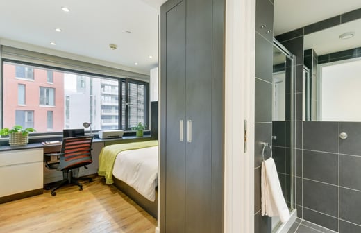 Ensuite Bedroom-Kings Cross