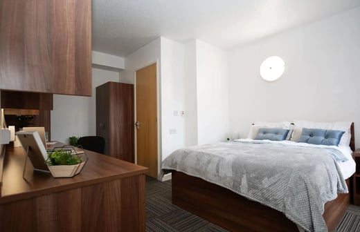 Large Double En-suite