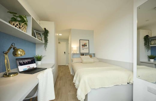 Gold Ensuite