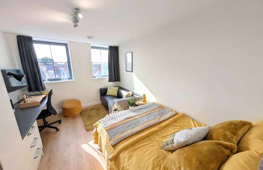 Silver Large City Studio, Floors G-4