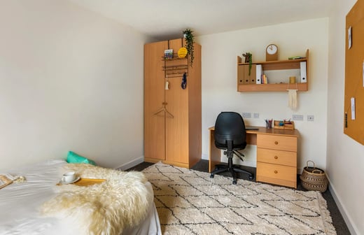 Classic Room - 4 Bed Shared House