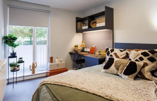 11 Bed En-Suite Plus