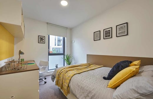 5 Bed En-suite Upper Floors