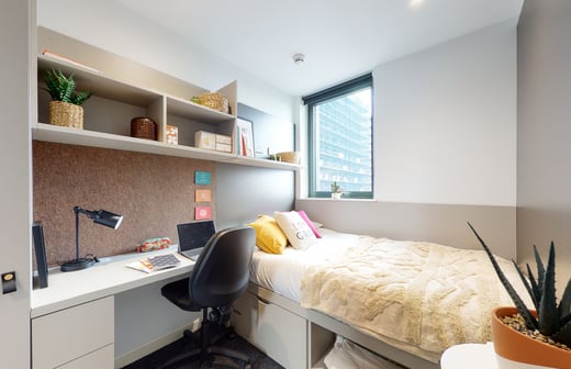 Bronze En Suite