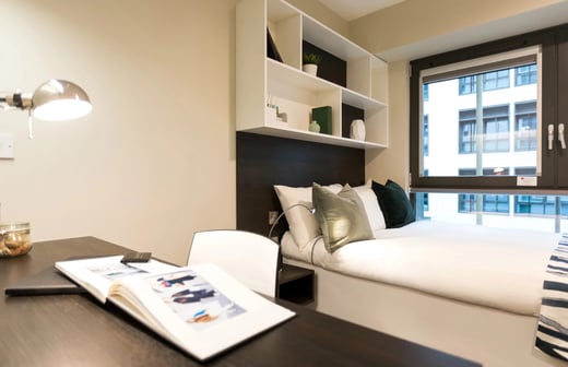 Gold En Suite