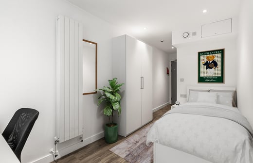 Bronze En Suite