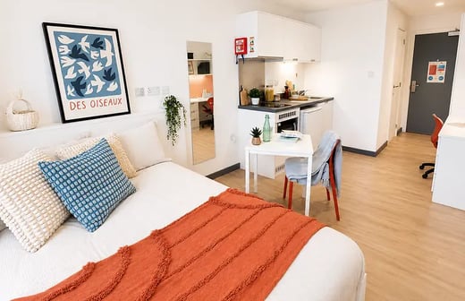 Premium Studio (Floors 1-2)