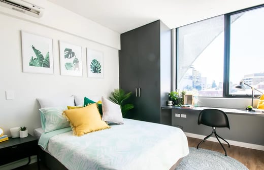 Studio Large High Floor (DDA)