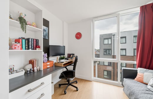 Silver Courtyard Studio, Floors G-2