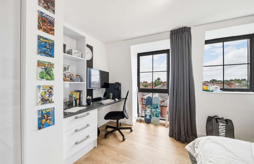 Silver Super-Large City Studio, Floors 2-4