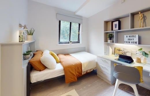 Bronze En Suite