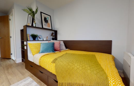 Gold En Suite