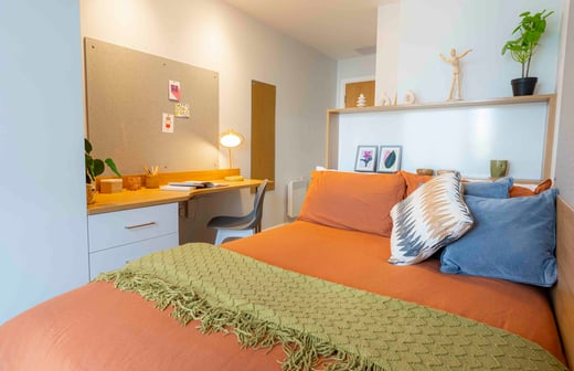 Bronze En Suite