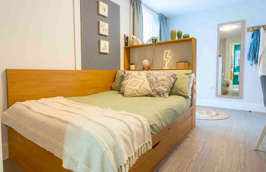 Gold En Suite-2627