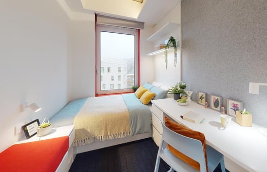 Bronze En Suite