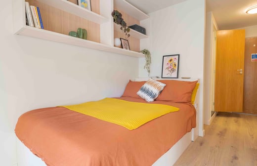 Bronze En Suite