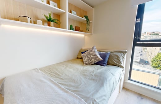 Gold En Suite