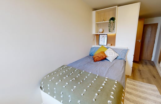 Silver En Suite Plus